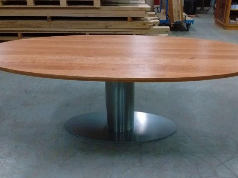 Ovale kersenhouten tafel met ovale rvs voet model Rovinj