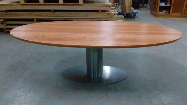 Ovale kersenhouten tafel met ovale rvs voet model Rovinj