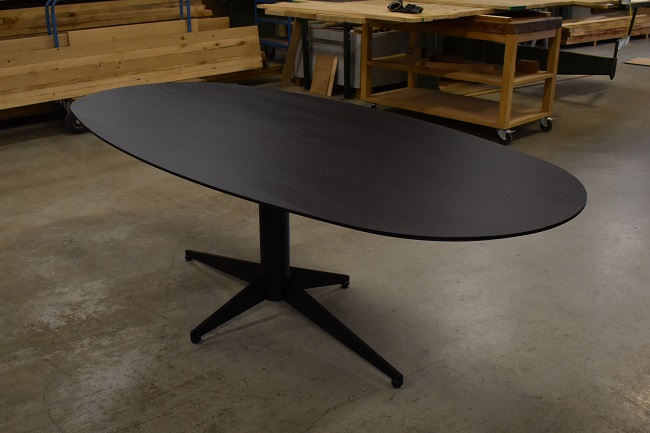 Ovale zwarte tafel met zwart stalen spinvoet model Bolzano